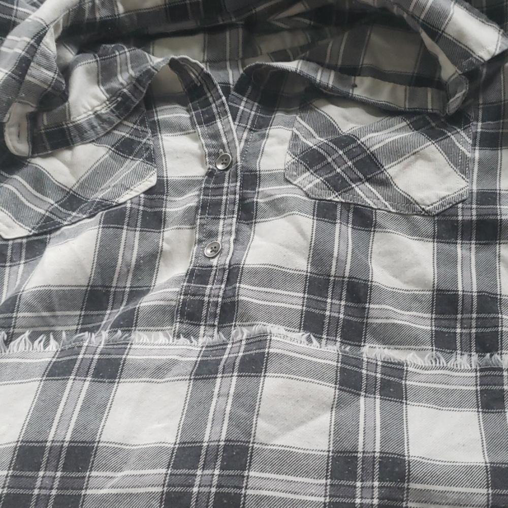 Button down - Picture 3 of 3